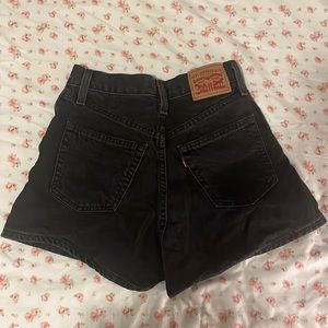 Levi’s high-waisted mom shorts